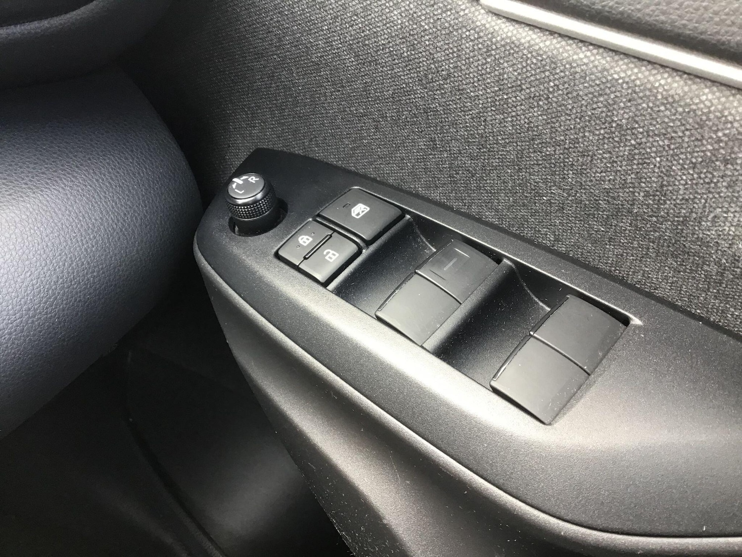 Used Toyota Yaris for sale - 77809151: Photo 16