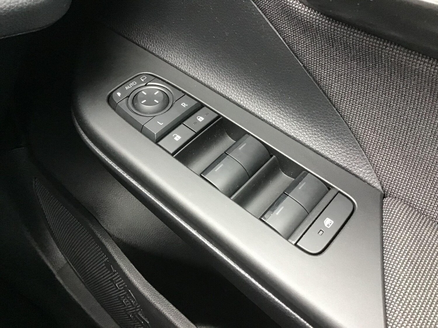 Used Toyota C-HR 2025 for sale - 78204164: Photo 16