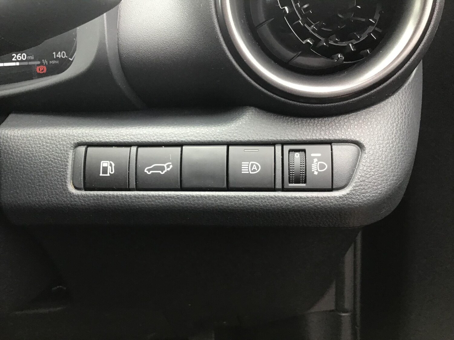 Used Toyota C-HR 2025 for sale - 78204164: Photo 17