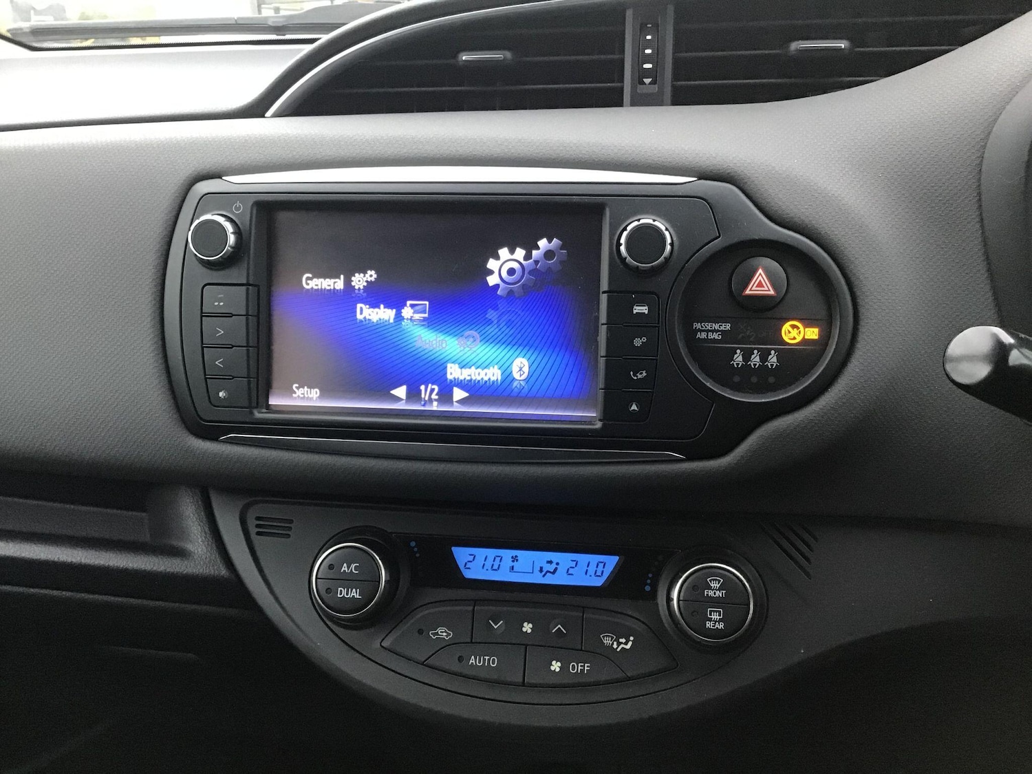 Used Toyota Yaris 2017 for sale - 76562301: Photo 16