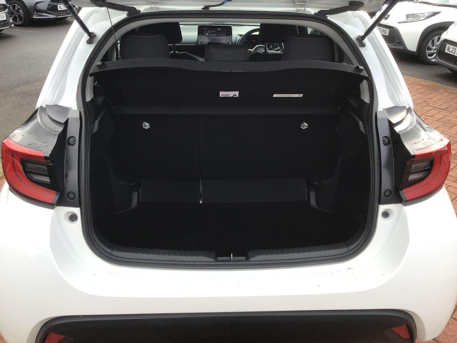 Used Toyota Yaris 2022 for sale - 76613304: Photo 12