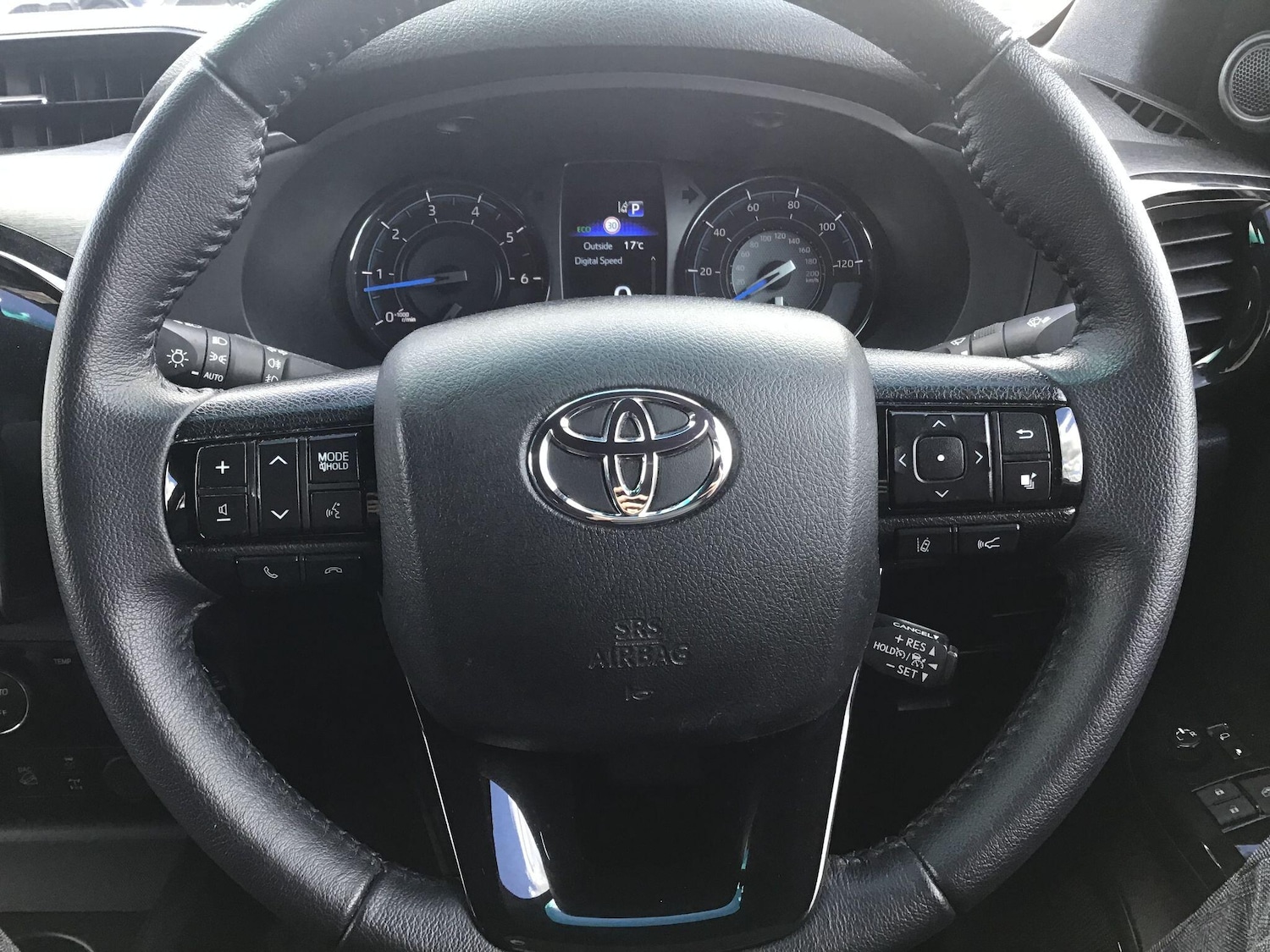 Used Toyota Hilux 2024 for sale - 76175231: Photo 18