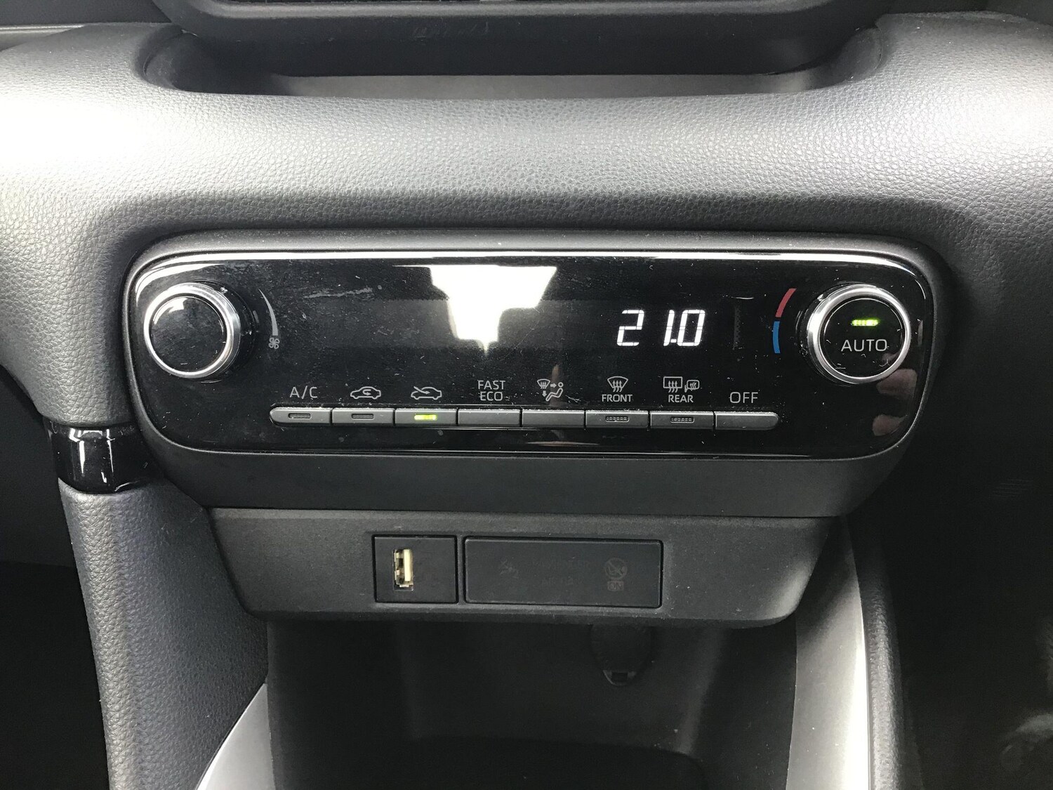 Used Toyota Yaris for sale - 77957402: Photo 12