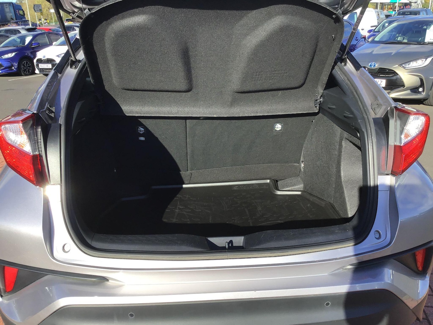 Used Toyota C-HR 2019 for sale - 76360704: Photo 12