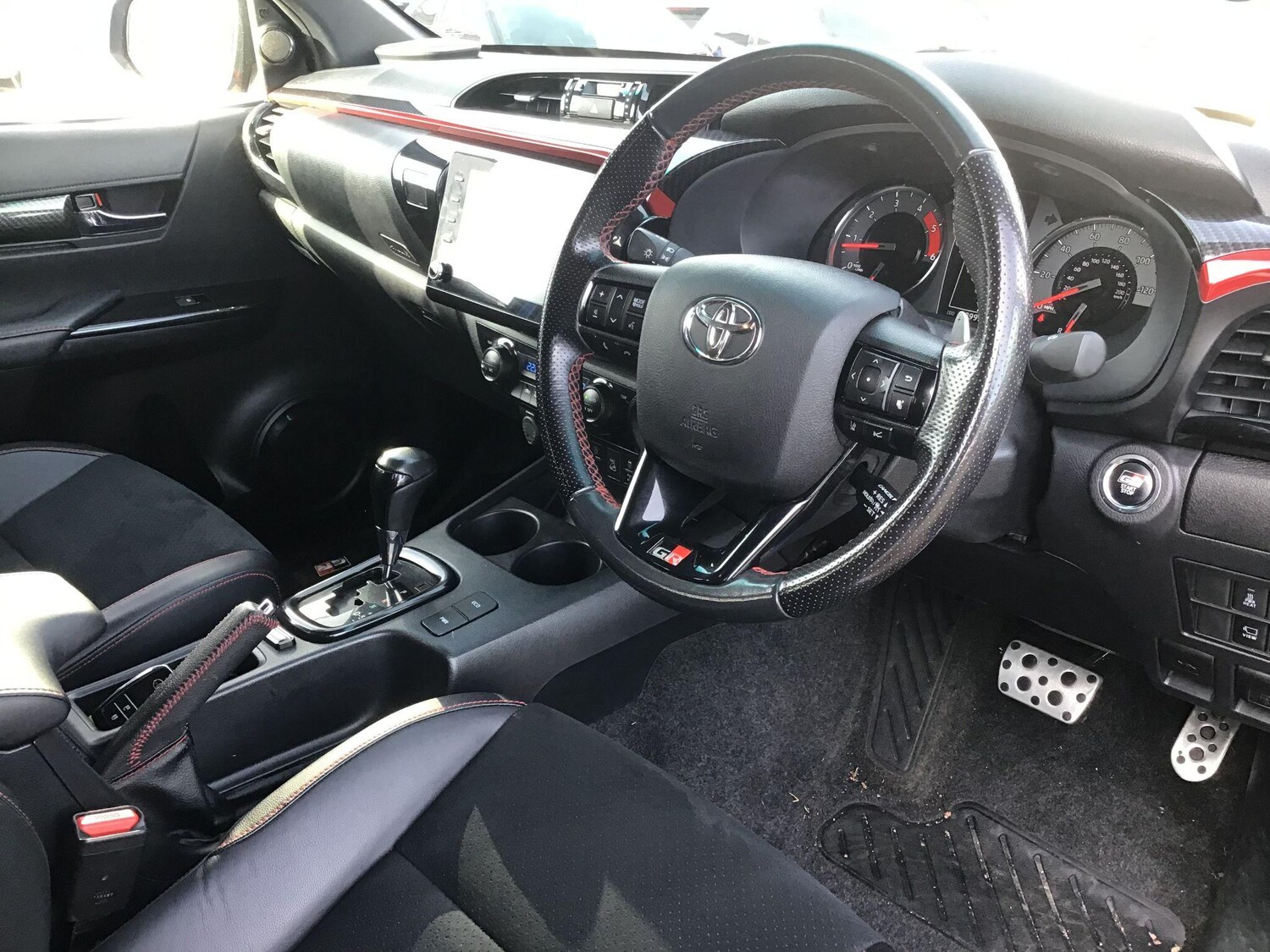 Used Toyota Hilux 2023 for sale - 76360810: Photo 13