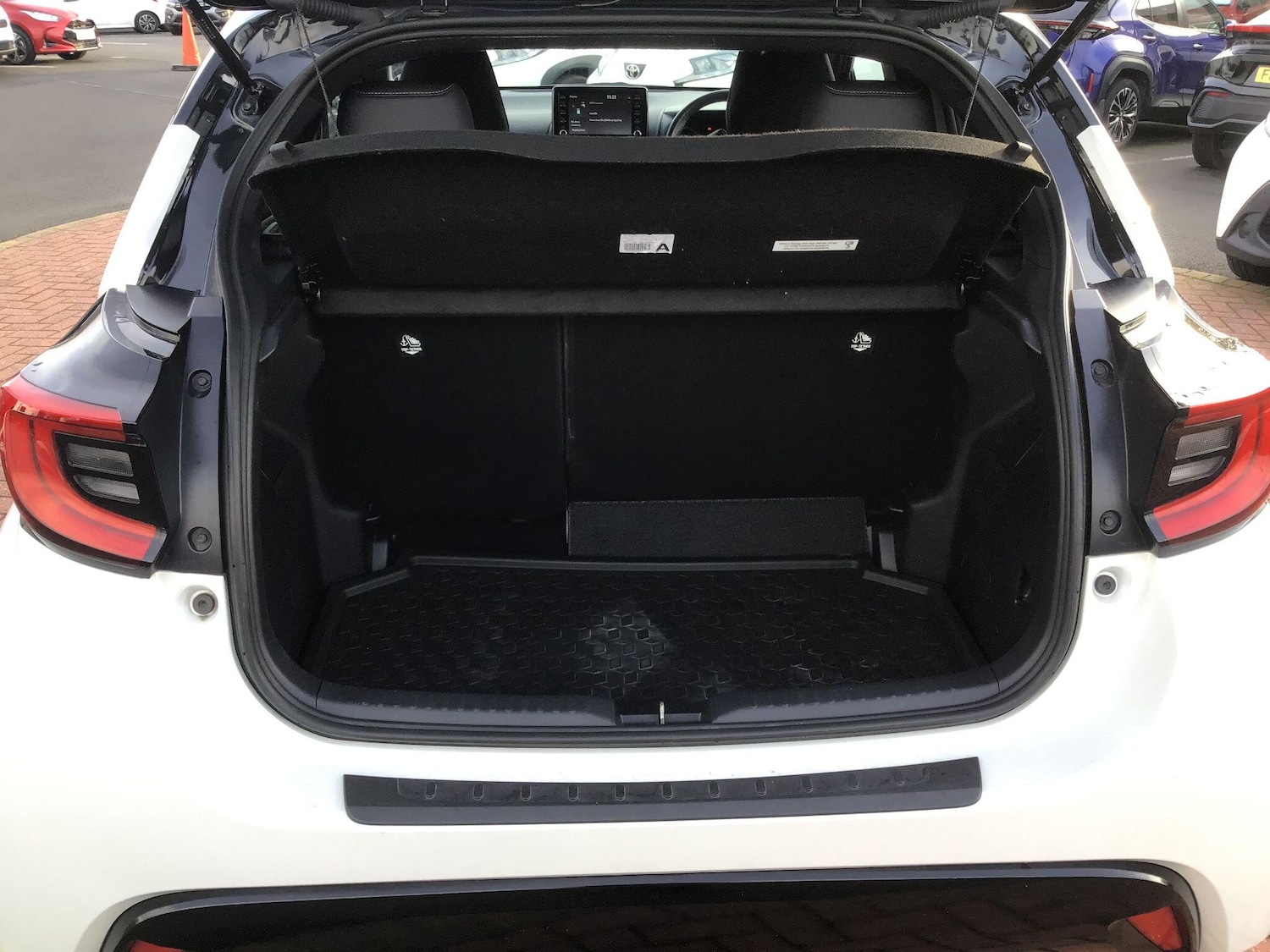 Used Toyota Yaris 2022 for sale - 76456675: Photo 12