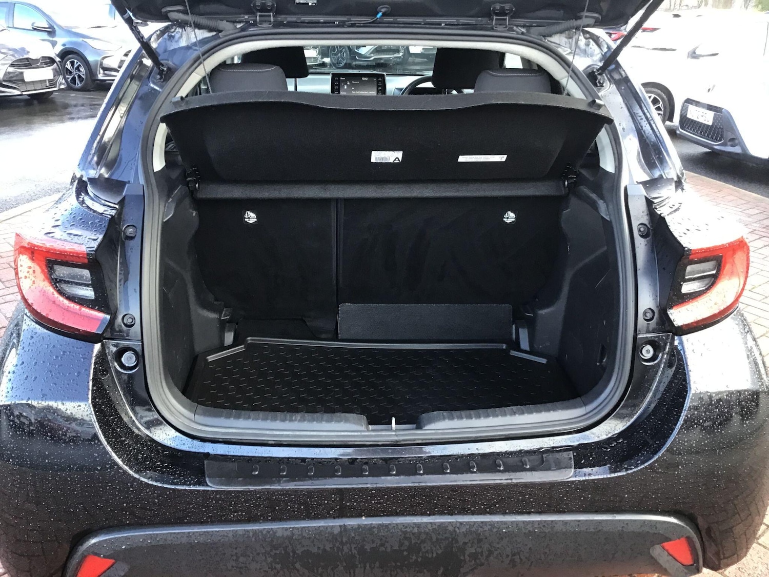 Used Toyota Yaris 2021 for sale - 76735361: Photo 12