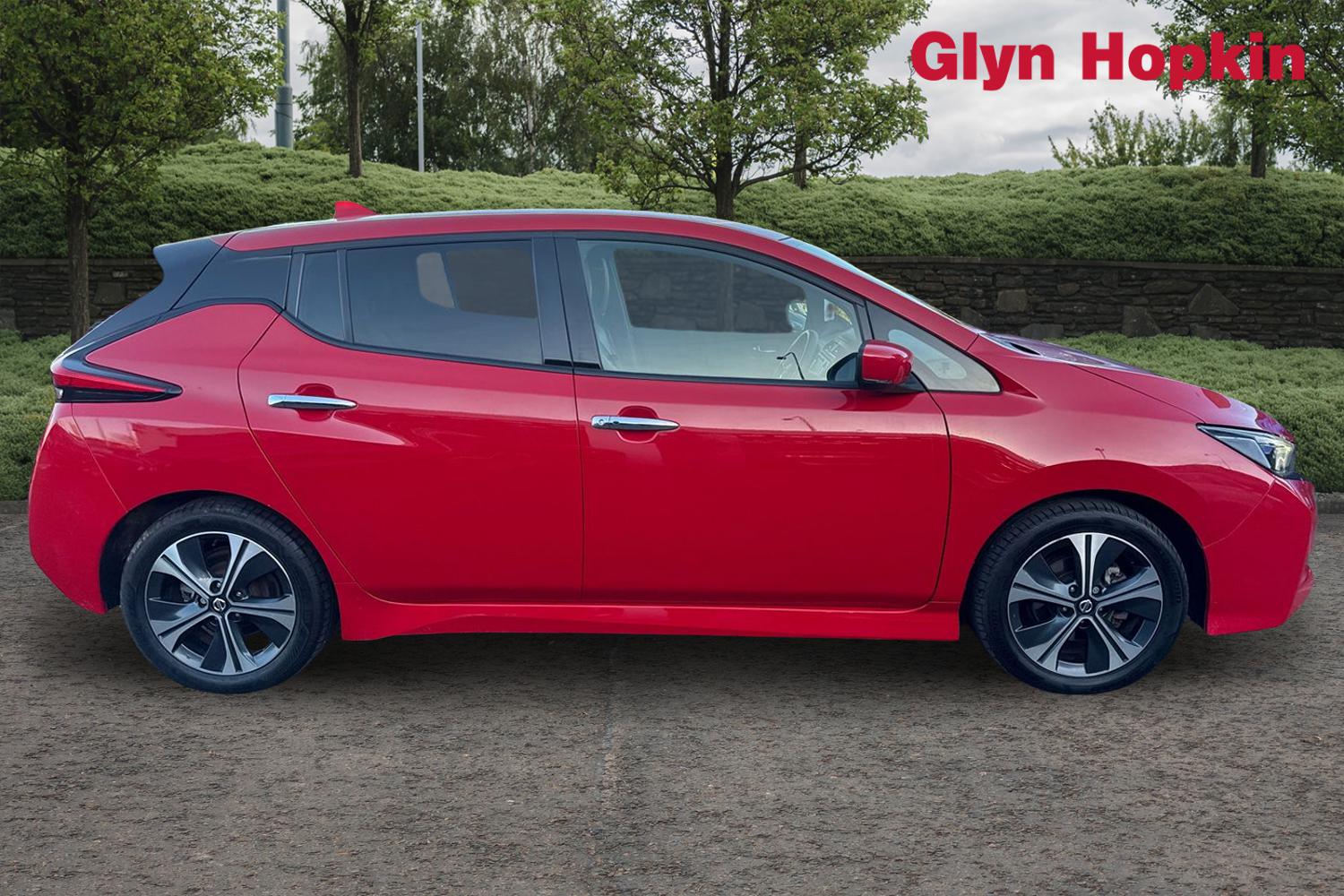 Used Nissan Leaf 2021 for sale - 76984130: Photo 2