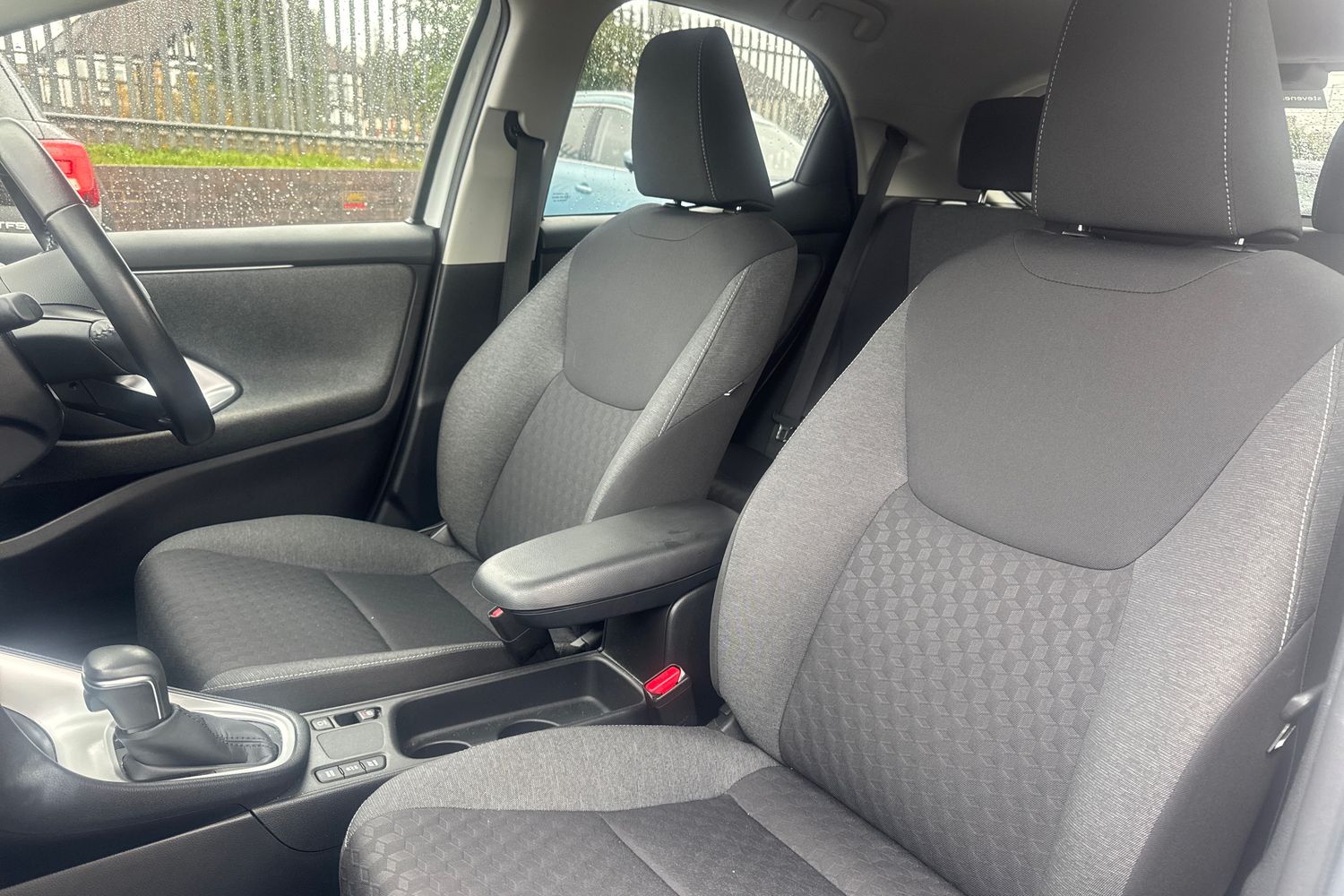 Used Toyota Yaris 2022 for sale - 76297336: Photo 27