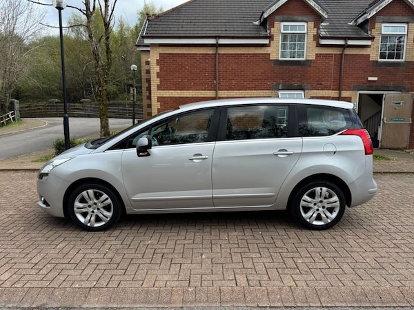 Used Peugeot 5008 2013 for sale - 74404936: Photo 2