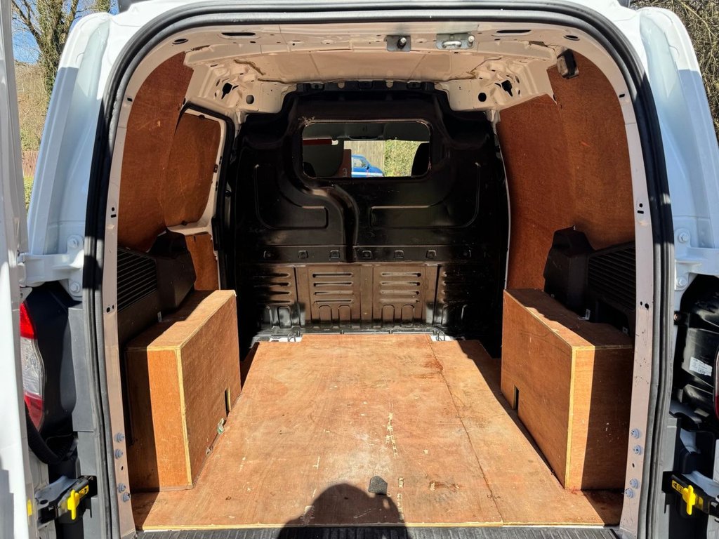 Used Ford Transit Courier 2015 for sale - 77936937: Photo 9