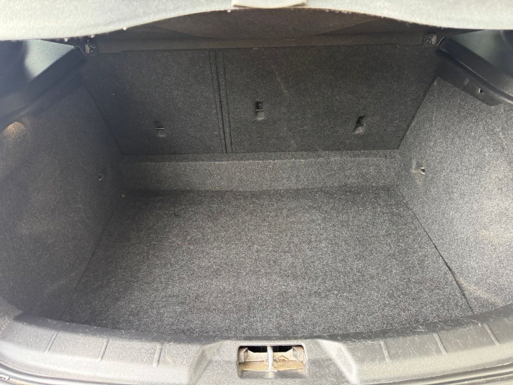 Used Volvo V40 2015 for sale - 76396177: Photo 8