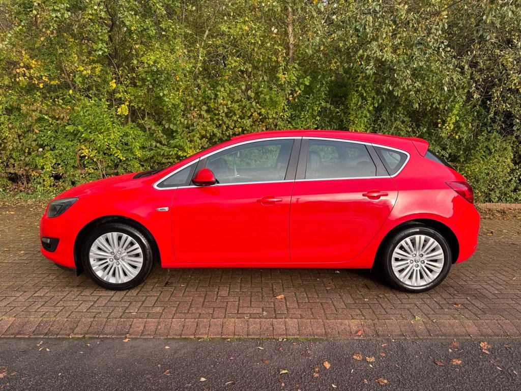 Used Vauxhall Astra 2015 for sale - 76333552: Photo 2
