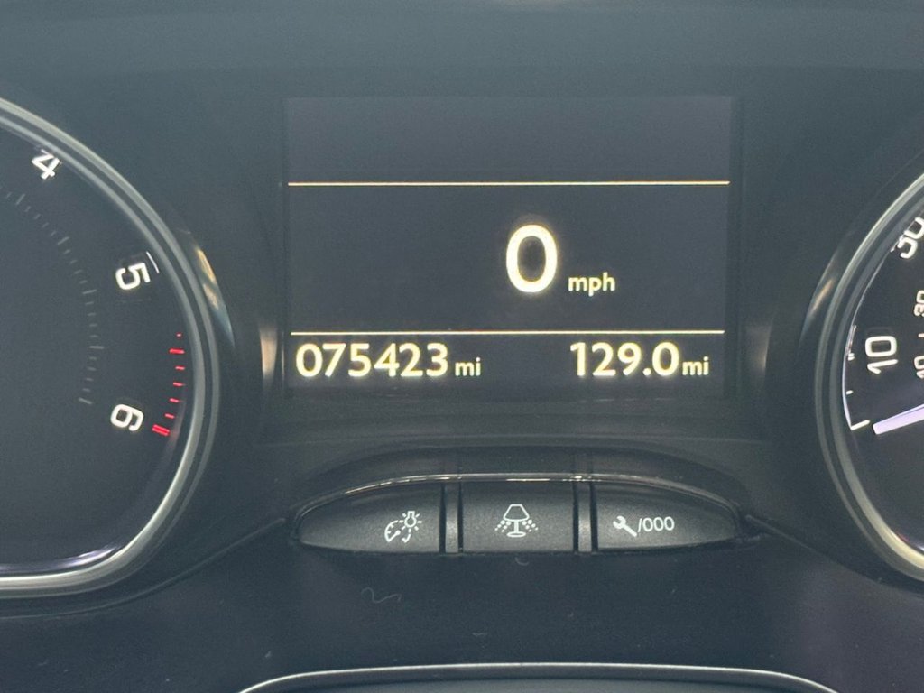 Used Peugeot 2008 2015 for sale - 76686408: Photo 16