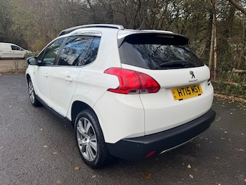 Used Peugeot 2008 2015 for sale - 76686408: Photo