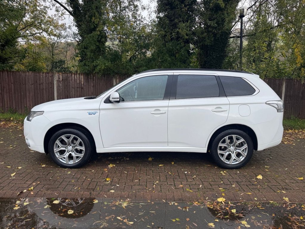 Used Mitsubishi Outlander 2015 for sale - 76367798: Photo 2