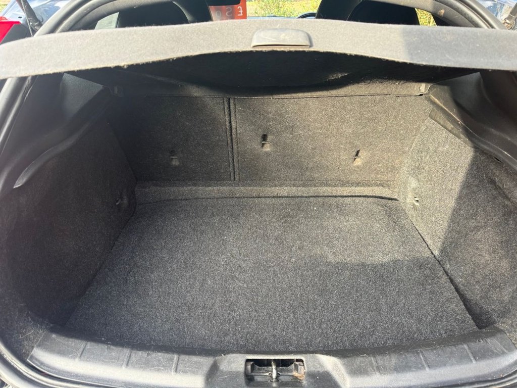 Used Volvo V40 2014 for sale - 77250418: Photo 9