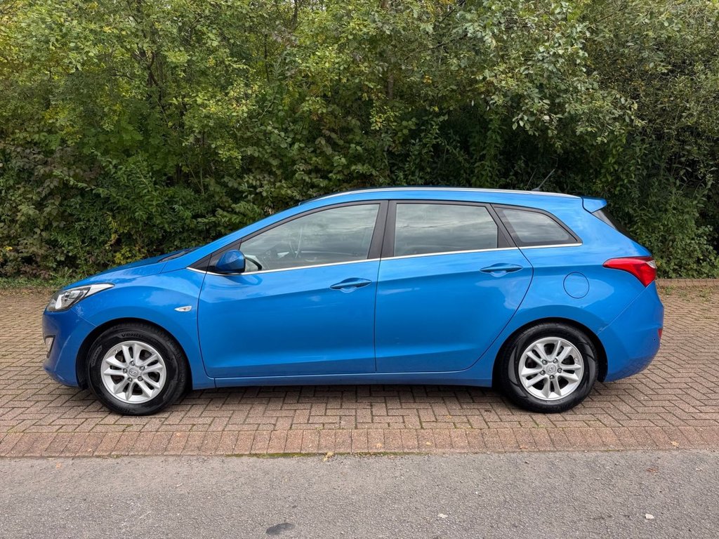 Used Hyundai i30 2015 for sale - 76147839: Photo 2