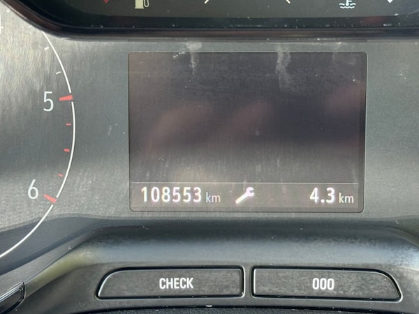 Used Vauxhall Crossland X 2017 for sale - 75134861: Photo 16