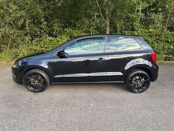 Used Volkswagen Polo 2016 for sale - 76132299: Photo