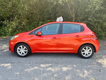Used Peugeot 208 2015 for sale - 79197526: Photo