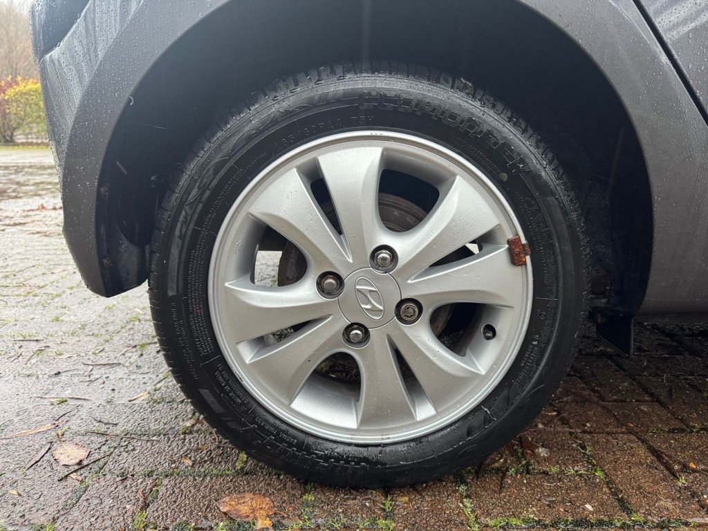 Used Hyundai i10 2011 for sale - 76986470: Photo 15