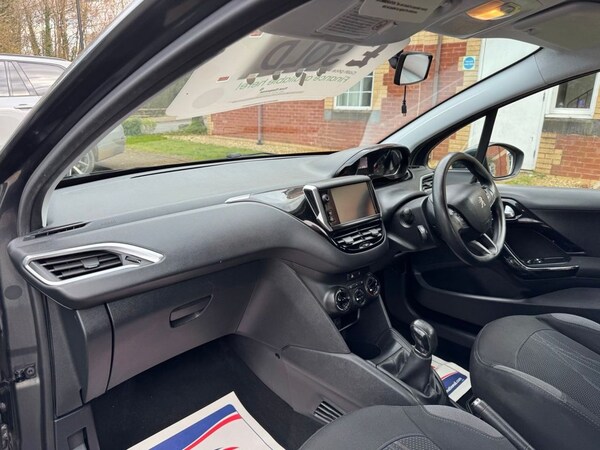Used Peugeot 208 2014 for sale - 73990841: Photo 11