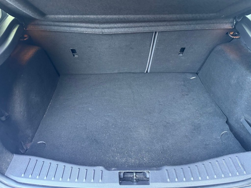 Used Ford Focus 2012 for sale - 76106120: Photo 9