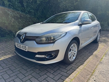 Used Renault Megane 2015 for sale - 76105530: Photo