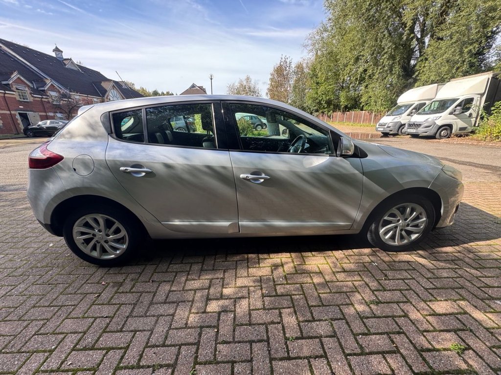 Used Renault Megane 2015 for sale - 76105530: Photo 5