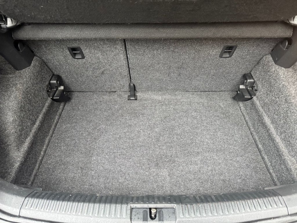 Used Volkswagen Polo 2010 for sale - 77451789: Photo 12