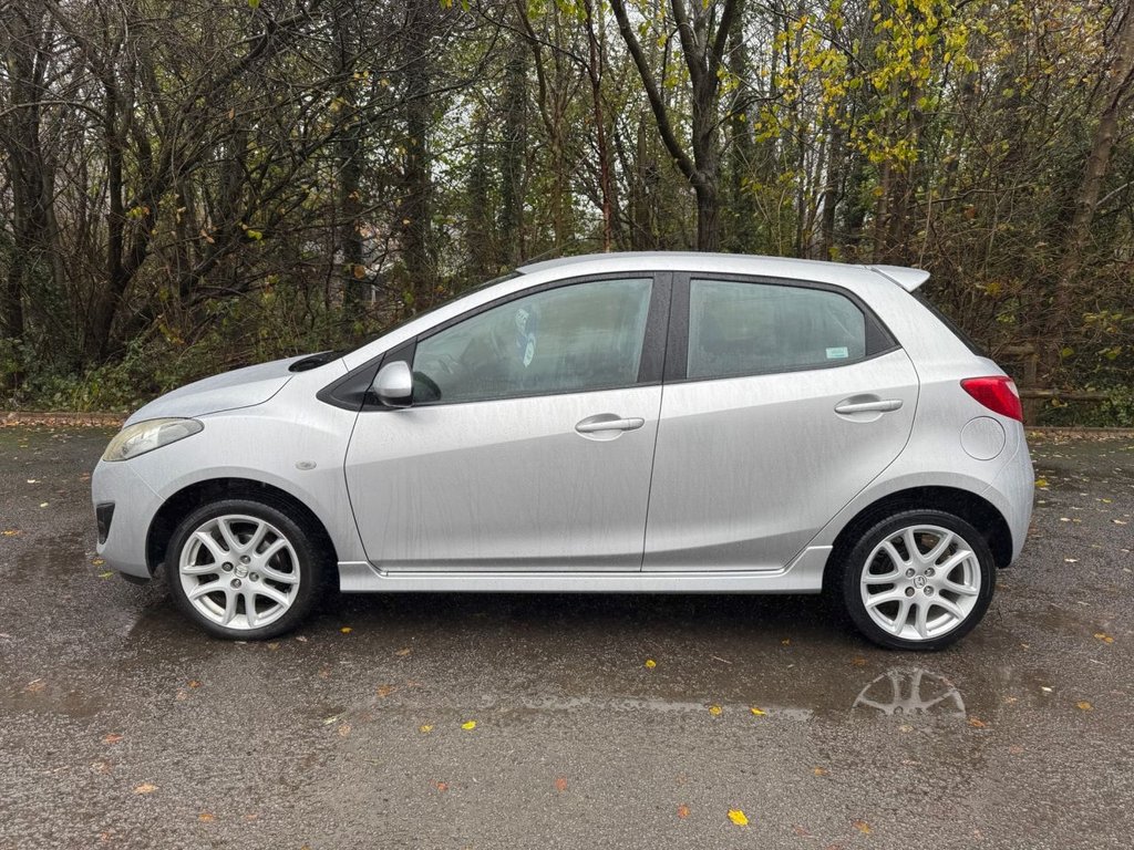 Used Mazda Mazda2 2011 for sale - 76724472: Photo 2