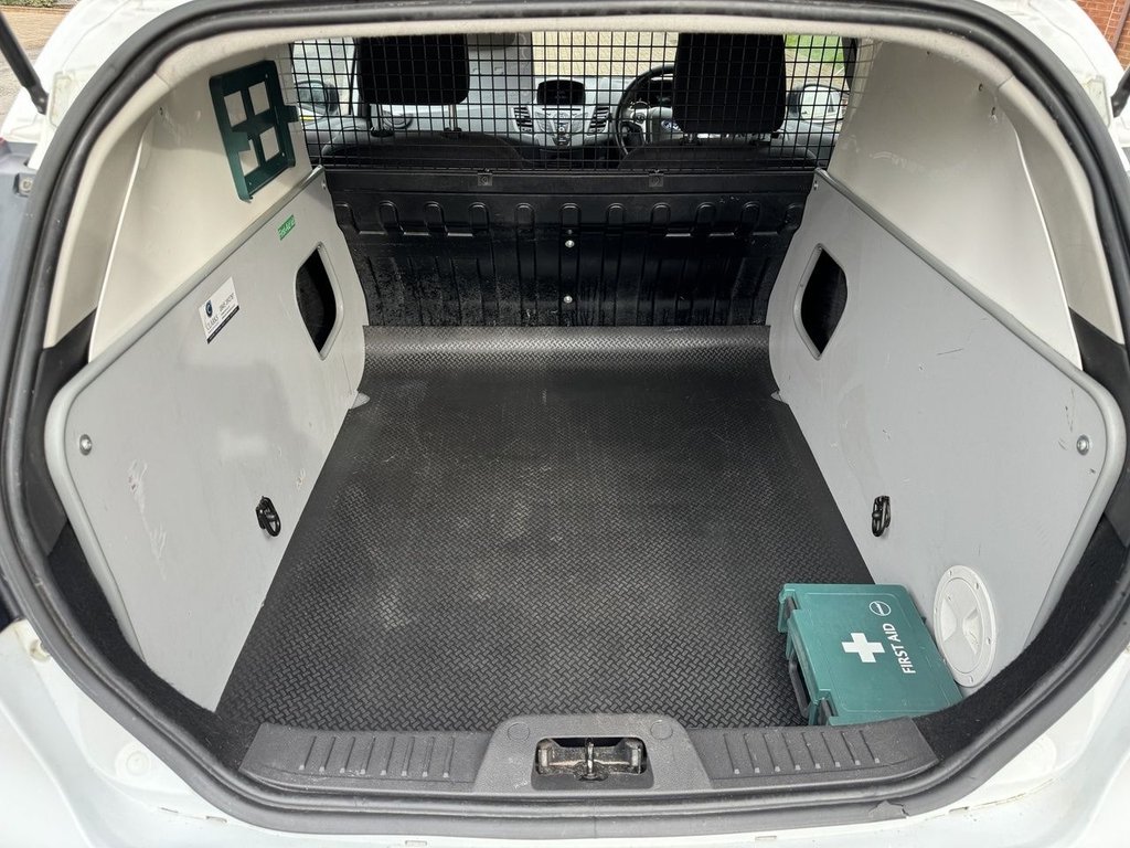 Used Ford Fiesta 2015 for sale - 77250062: Photo 9