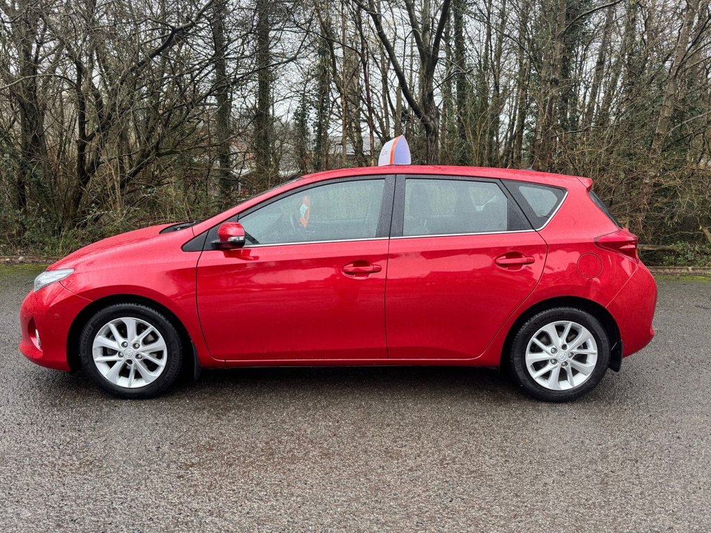 Used Toyota Auris 2013 for sale - 77451854: Photo 2