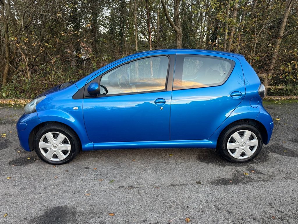 Used Toyota AYGO 2010 for sale - 76642567: Photo 2