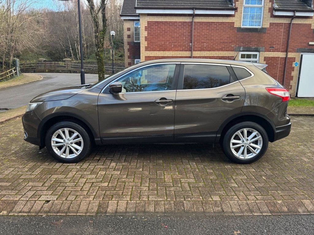 Used Nissan Qashqai 2014 for sale - 76751439: Photo 2