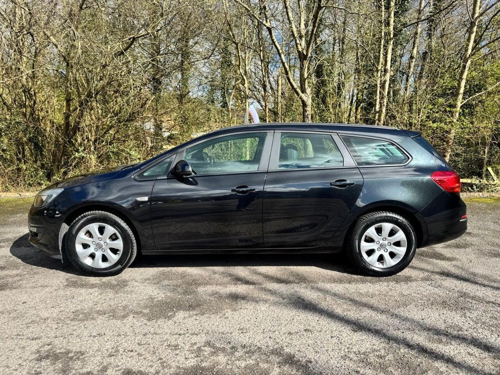 Used Vauxhall Astra 2014 for sale - 78017358: Photo 2