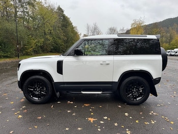 Used Land Rover Defender 2024 for sale - 76356721: Photo