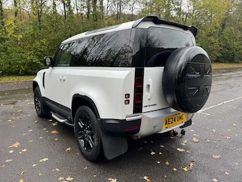 Used Land Rover Defender 2024 for sale - 76356721: Photo