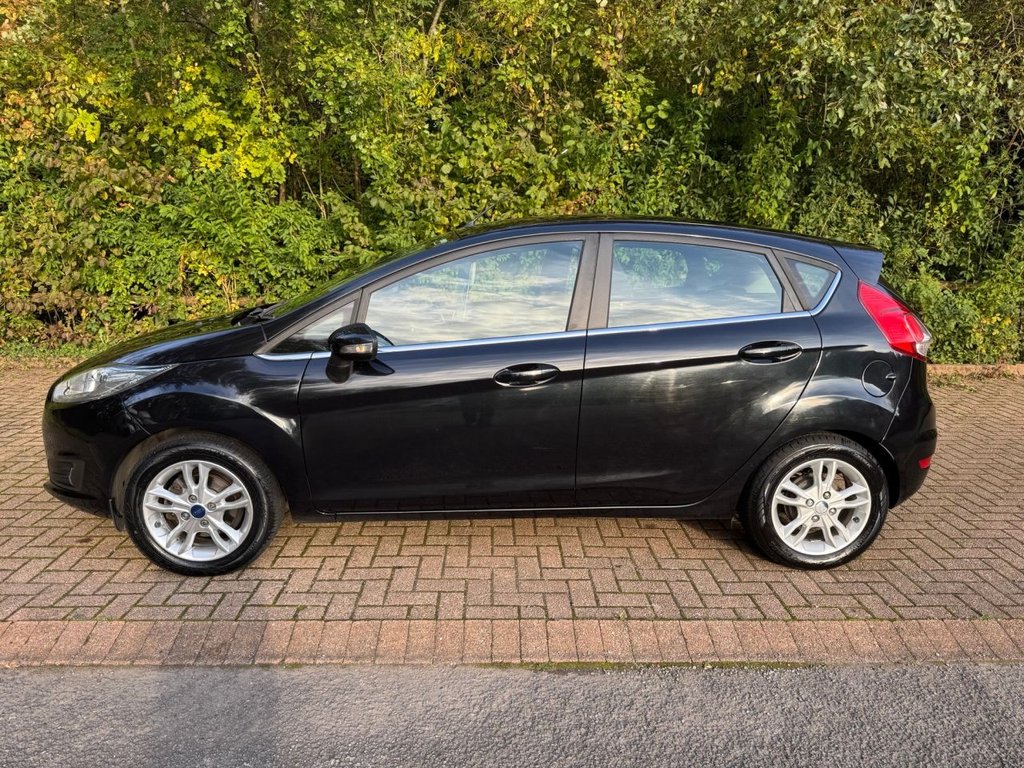 Used Ford Fiesta 2015 for sale - 76235950: Photo 2