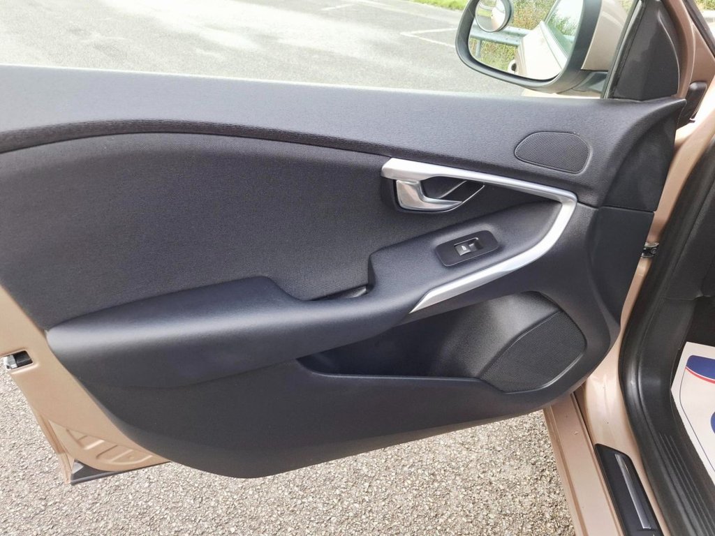 Used Volvo V40 2015 for sale - 76345364: Photo 11