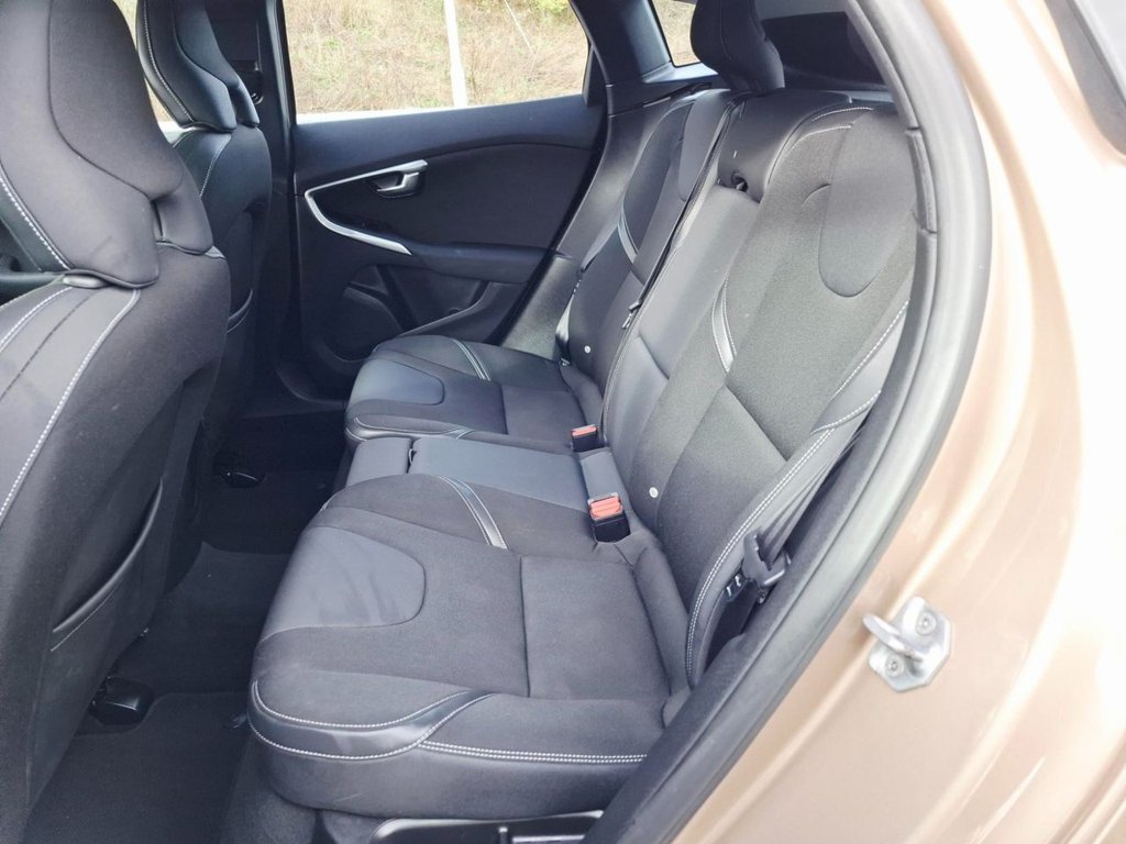 Used Volvo V40 2015 for sale - 76345364: Photo 15