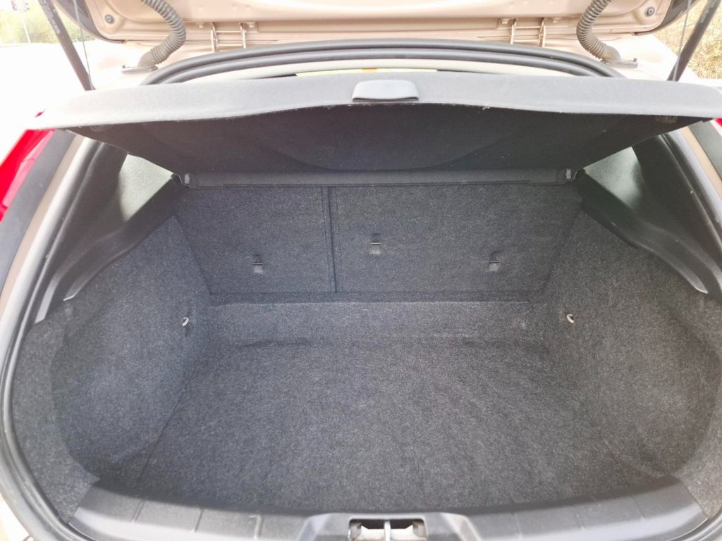 Used Volvo V40 2015 for sale - 76345364: Photo 17