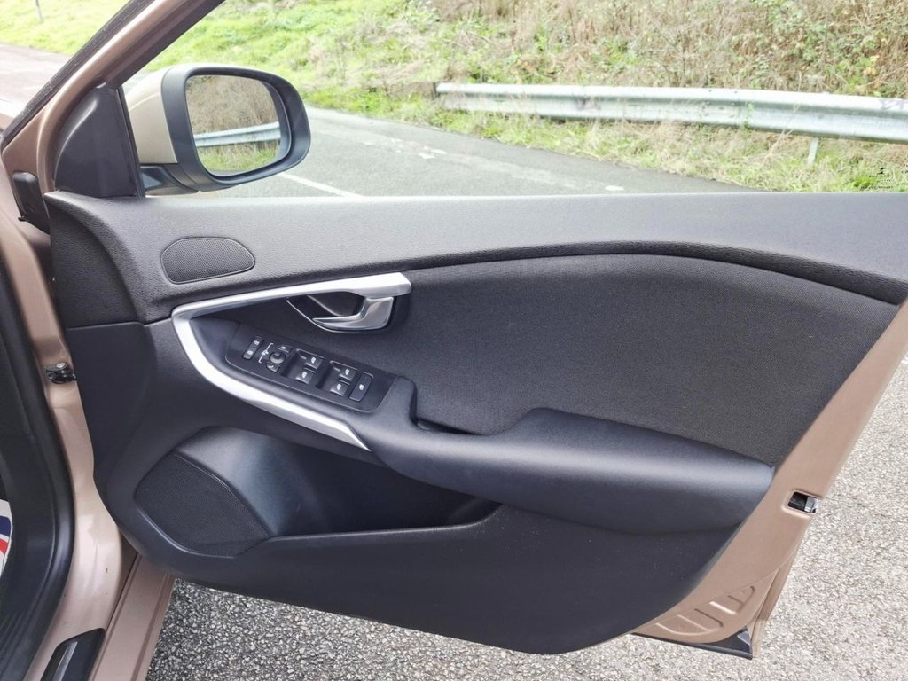 Used Volvo V40 2015 for sale - 76345364: Photo 19