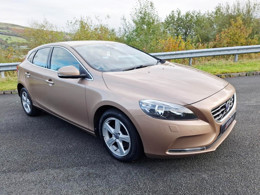 Used Volvo V40 2015 for sale - 76345364: Photo 2