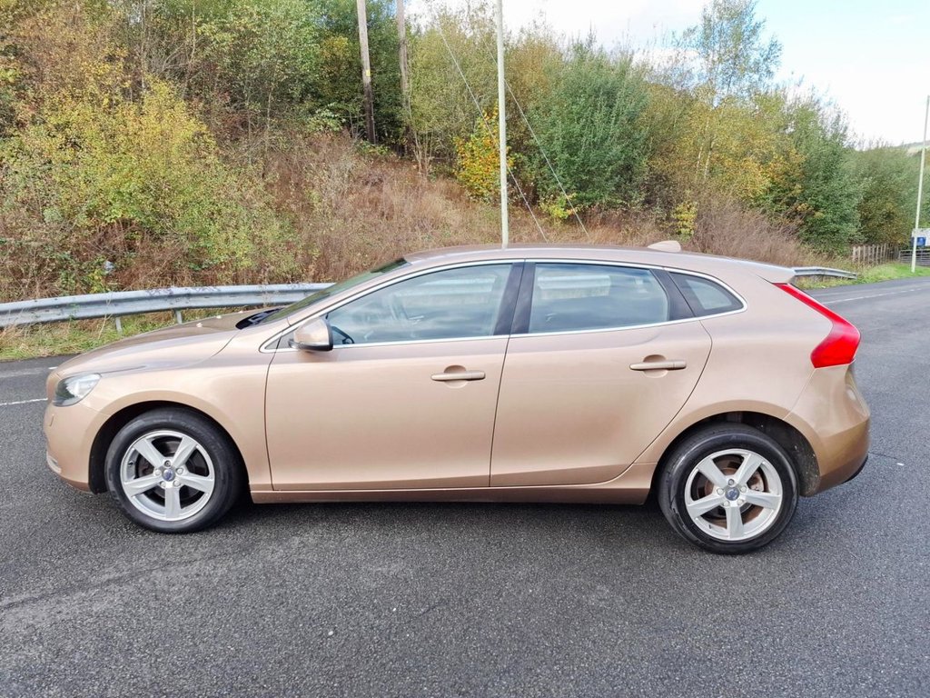 Used Volvo V40 2015 for sale - 76345364: Photo 5
