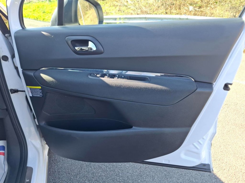 Used Peugeot 3008 2015 for sale - 77952638: Photo 16