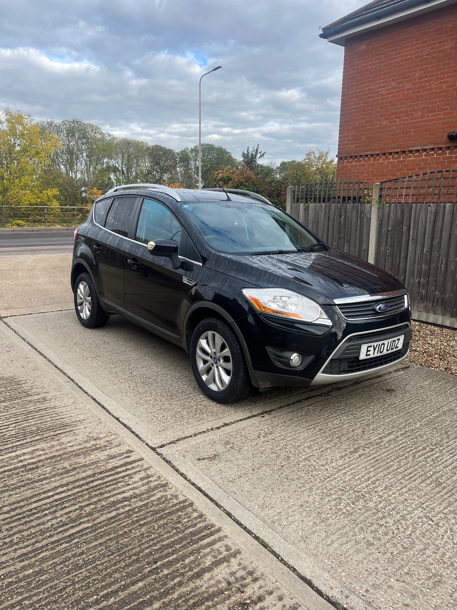 Used Ford Kuga 2010 for sale - 76497636: Photo 2