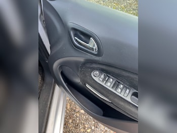 2012 (62) - 1.6 VTi 16V Exclusive 5dr EGS6