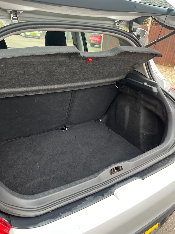 Used Peugeot 308 2011 for sale - 76264461: Photo 11